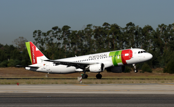 TAP PORTUGAL AIRBUS A319 LIS RF IMG_6088.jpg