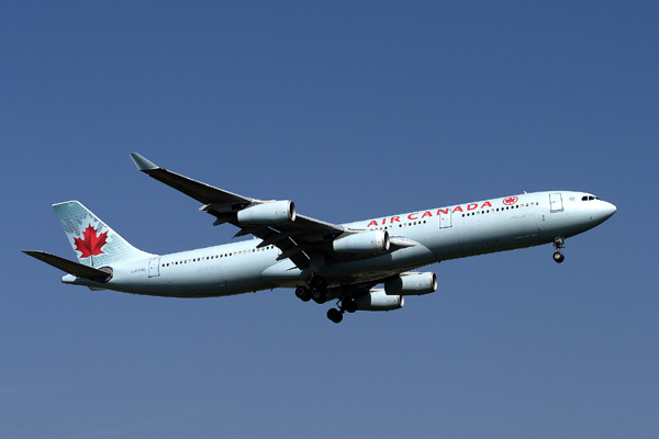 AIR CANADA AIRBUS A340 300 LHR RF IMG_7034.jpg