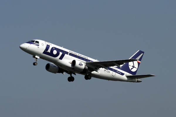 LOT EMBRAER  EMBRAER 170 AMS RF IMG_6343.jpg