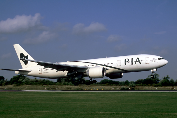 PIA PAKISTAN BOEING 777 200LR MAN RF V100F.jpg