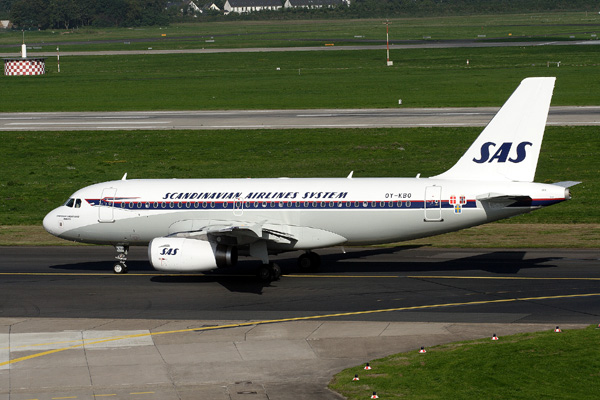 SAS AIRBUS A319 DUS RF IMG_6693.jpg