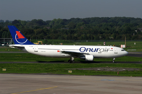 ONUR AIR AIRBUS A300 600R DUS RF IMG_6675.jpg