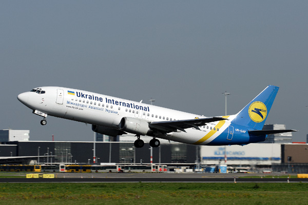 UKRAINE INTERNATIONAL BOEING 737 400 AMS RF IMG_6319.jpg
