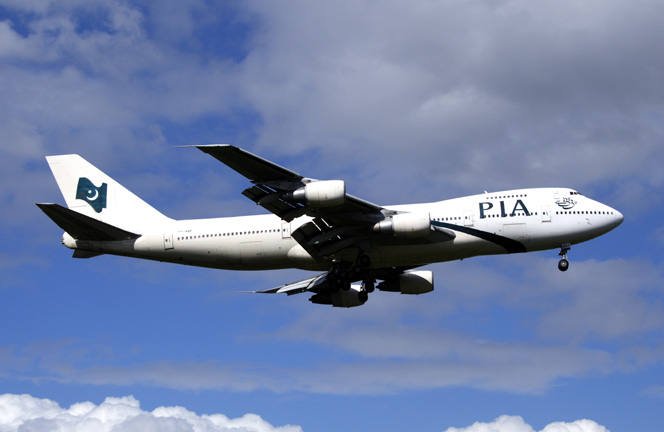 PIA PAKISTAN BOEING 747 200 LHR RF .jpg