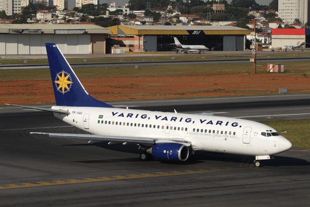 VARIG B737 700 PR-SAG CGH RF.jpg