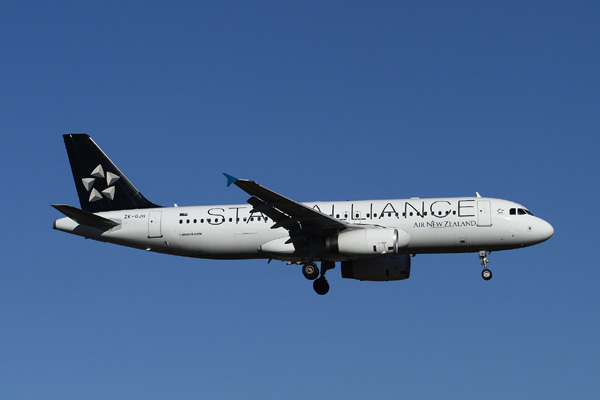 AIR NEW ZEALAND AIRBUS A320 ZK-OJH SYD RF.jpg