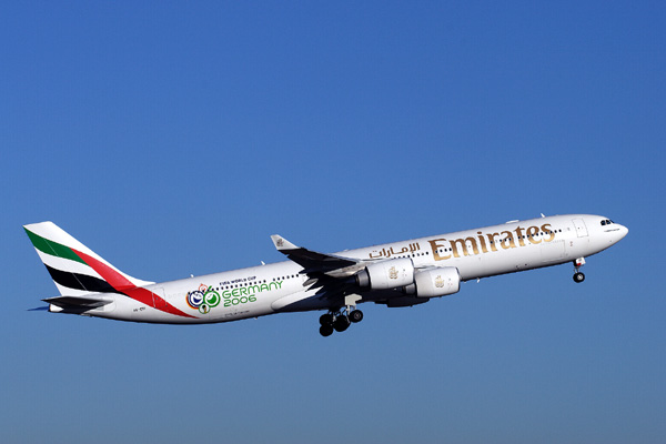 EMIRATES AIRBUS A340 500 SYD RF.jpg