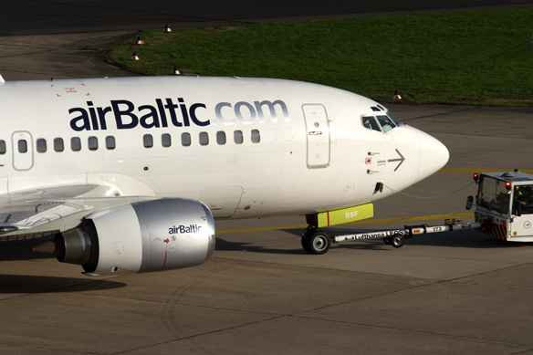 AIR BALTIC BOEING 737 500 DUS RF IMG_6647.jpg