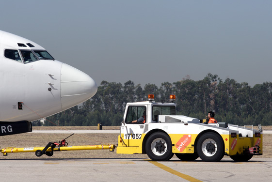 AIRCRAFT PUSHBACK RF IMG_6137.jpg