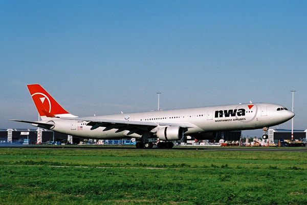 NWA AIRBUS A330 300 AMS RF 1773 29.jpg