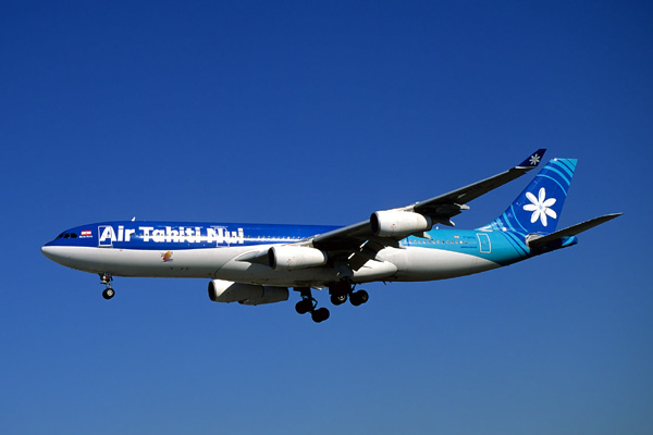AIR TAHITI NUI AIRBUS A340 300 LAX  RF V3623.jpg