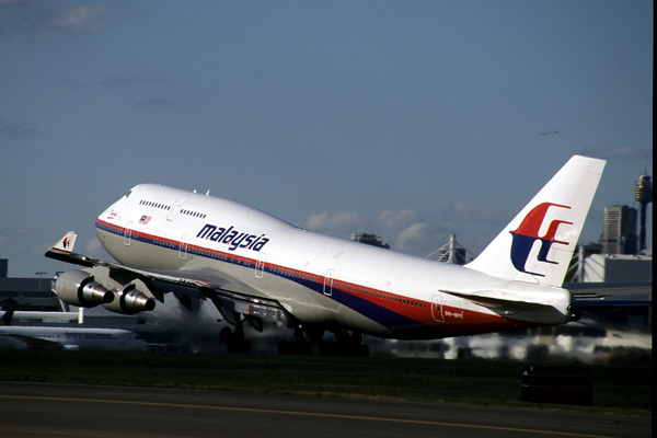 MALAYSIA BOEING 747 400 SYD RF V100F.jpg