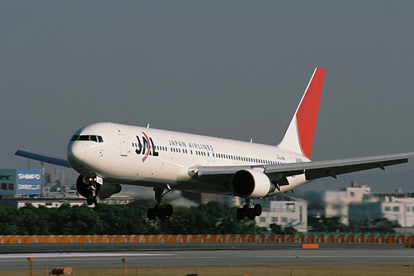 JAL BOEING 767 300 ITM RF 1914 19.jpg