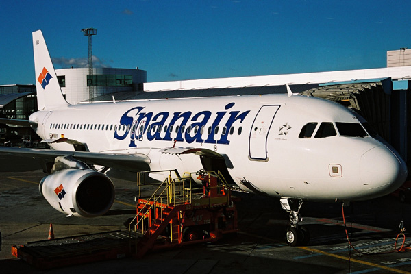 SPANAIR AIRBUS A320 CPH RF.jpg