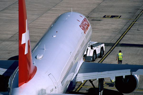 SWISSAIR AIRBUS A321 LHR RF.jpg