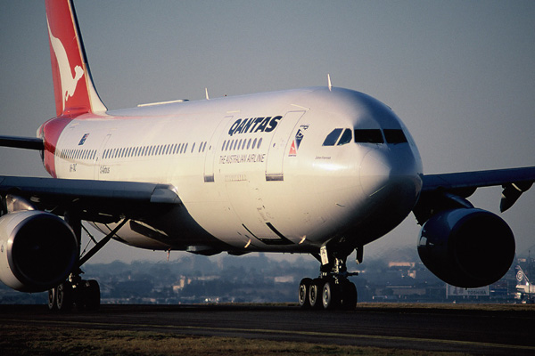 QANTAS AIRBUS A300 SYD RF.jpg