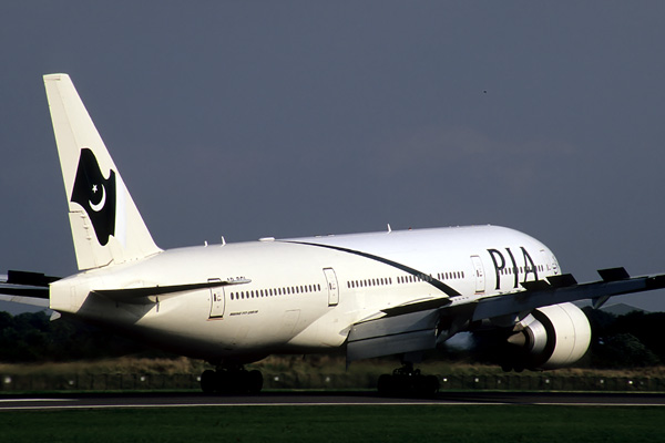 PIA PAKISTAN BOEING 777 200 MAN RF V100F.jpg