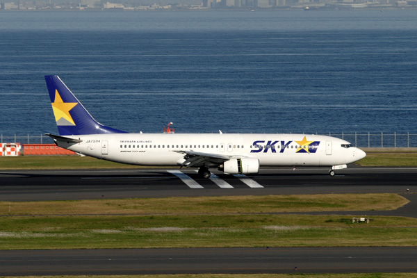 SKYMARK BOEING 737 800 HND RF IMG_7665.jpg