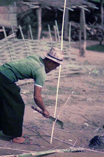 bamboo splitting.jpg