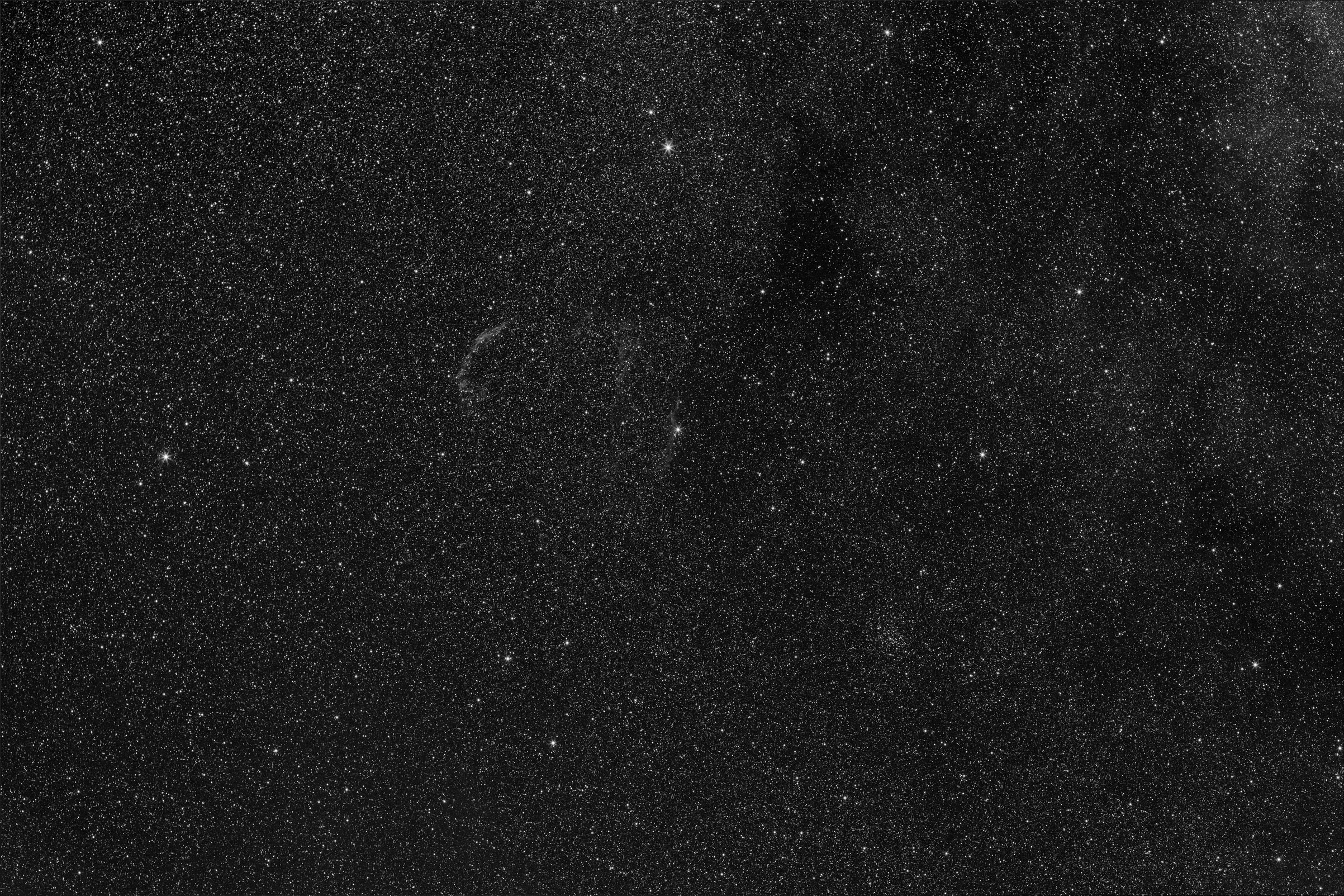 Veil nebula - Wide field b/w view