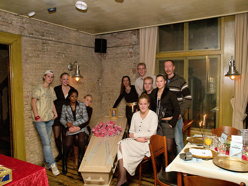 Murder Role Play in Restaurant