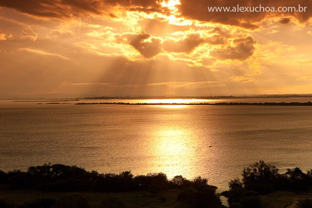 Por do sol no Rio Guaiuba, Porto Alegre, Rio Grande do Sul, 2010-03-20 7169.jpg
