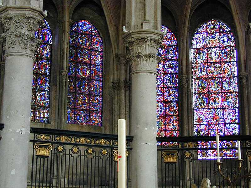 44 Stained Glass in Ambulatory 9503394.jpg