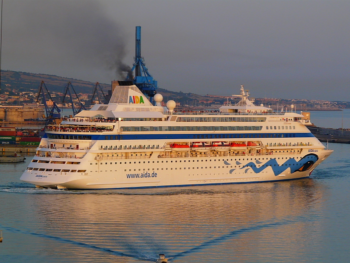 AIDA CARA (1996) leaving Civitavechia, Italy