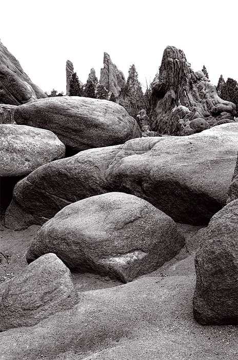 2915 Rock BW Pbase.jpg