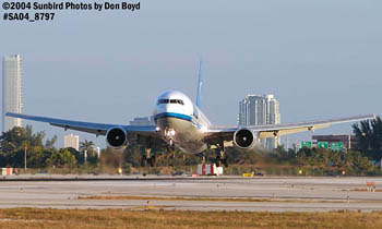 LAB B767-3PG(ER) CP-2425 airliner aviation stock photo #8797