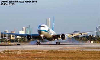 LAB B767-3PG(ER) CP-2425 airliner aviation stock photo #8798
