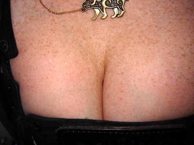 What, you thought I was gonna forget to get a cleavage shot?