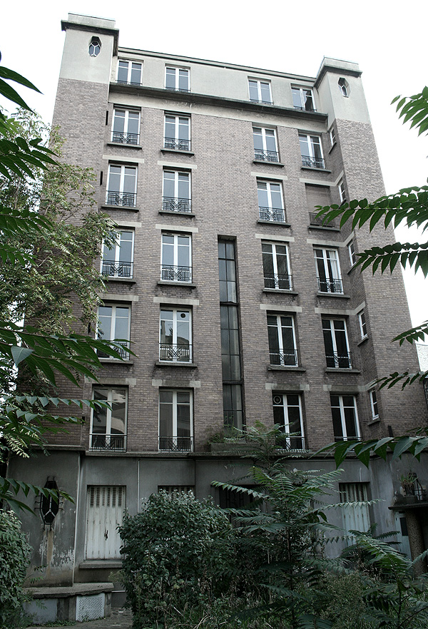 Old building (Levallois)