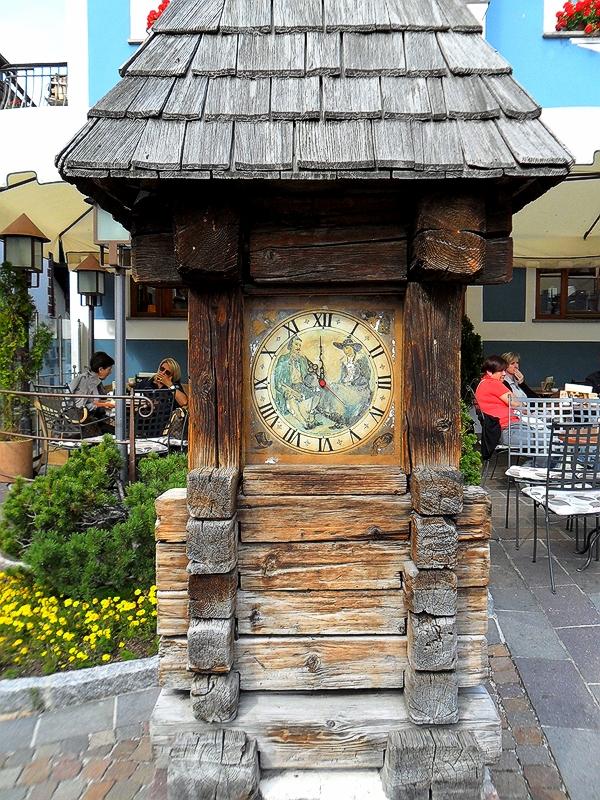 PIAZZA BAROMETER