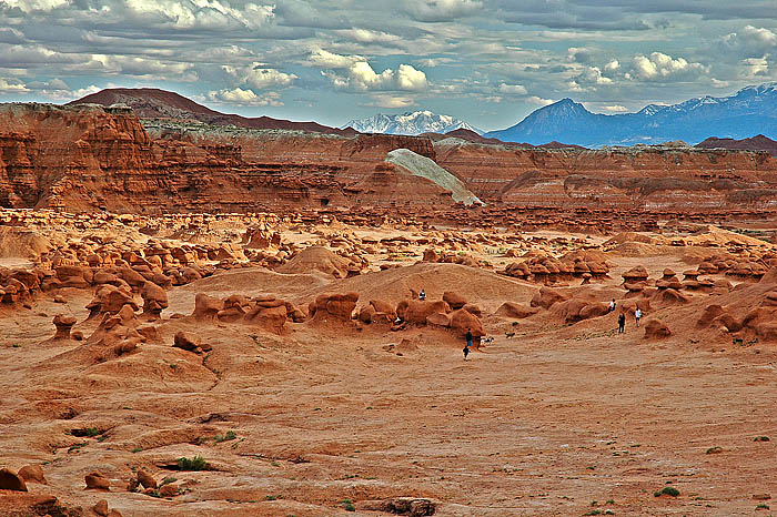 Hikers amongst the hoodoos.