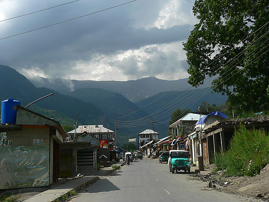 Another town in Kaghan Valley - P1280526.jpg