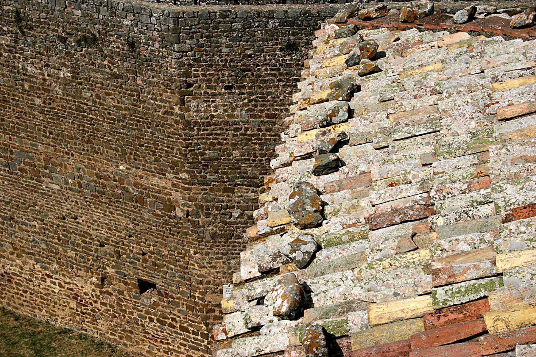 Roof and wall of fortress.jpg