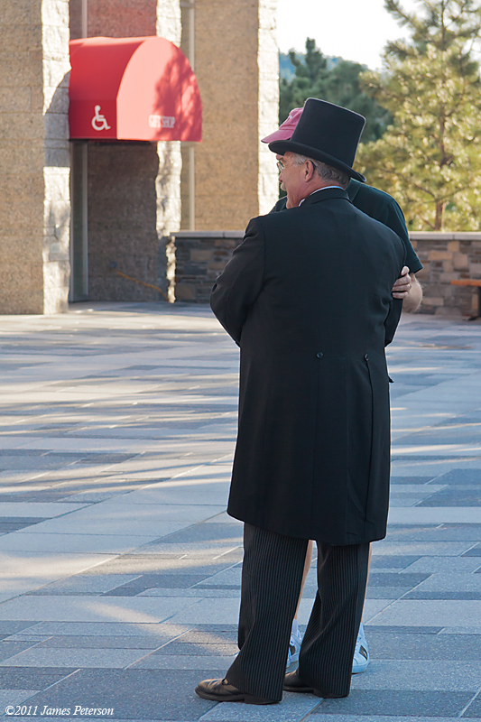 Teddy Roosevelt Greeting Guests (17006)