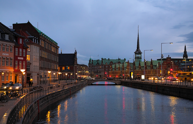 Brsen and the canal at dusk