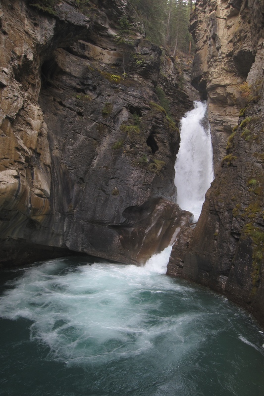 lower fall Johnston Canyon IMG_7305.JPG