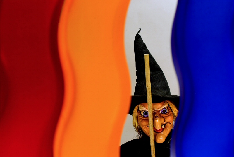 <b>8th Place</b><br>Nicos Witch Visits Pops Home<br>by jnconradie