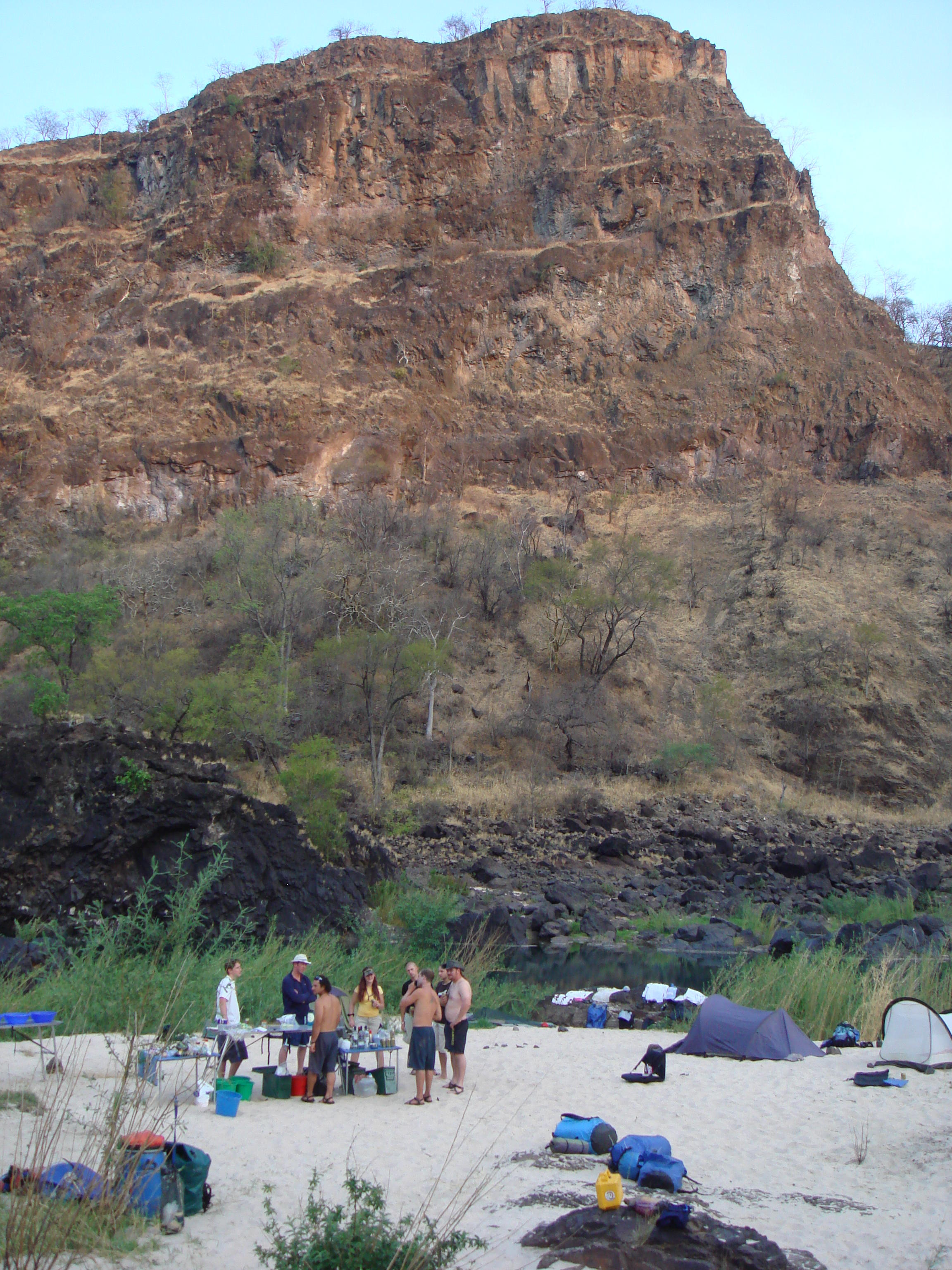 1946 8th October 06 First nights camp on the Zambesi.JPG