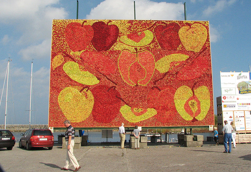 35,000 apples! - Kivik  festival.jpg