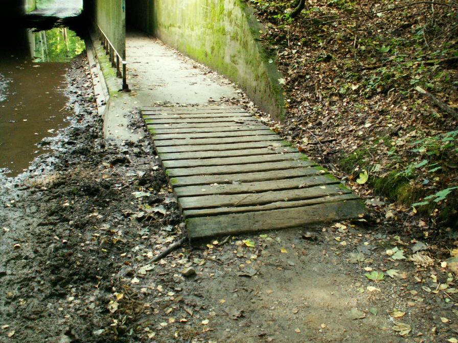 passage souterrain, Drve du Tambour et Drve des Loups.