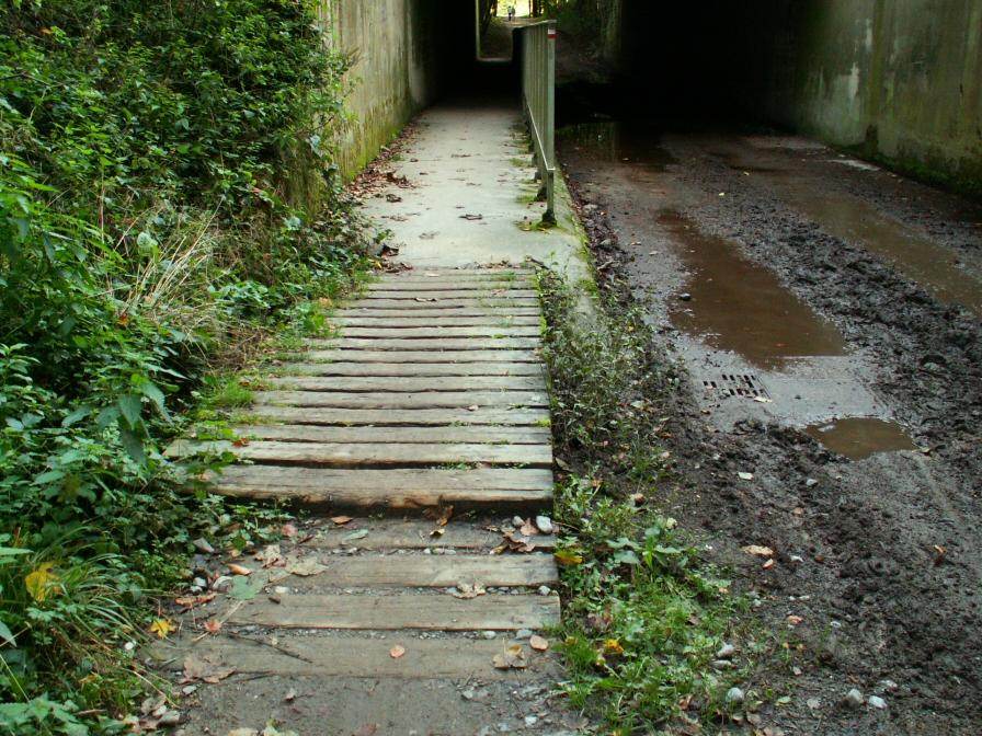 passage souterrain, Drve du Tambour et Drve des Loups.