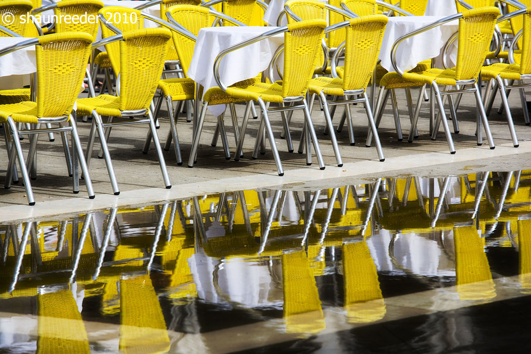 OH106-the yellow chairs of St Marks Square