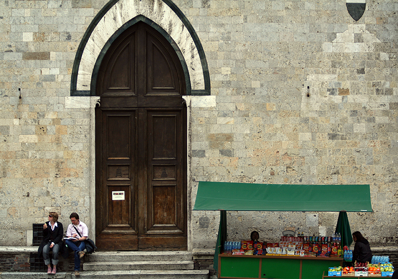 Outside Duomo 7038