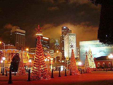 Christmas Decor, Foggy Downtown