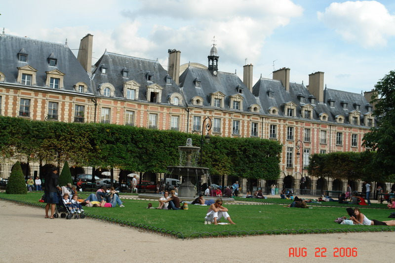 place de vosges5.JPG