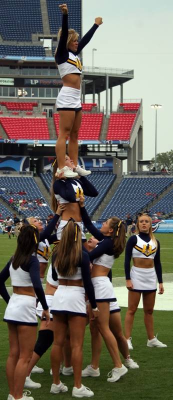 Murray State University cheerleaders